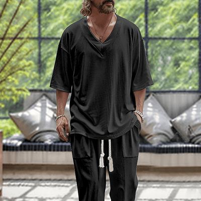 Tomasz – Luźny męski strój, który rozwesela