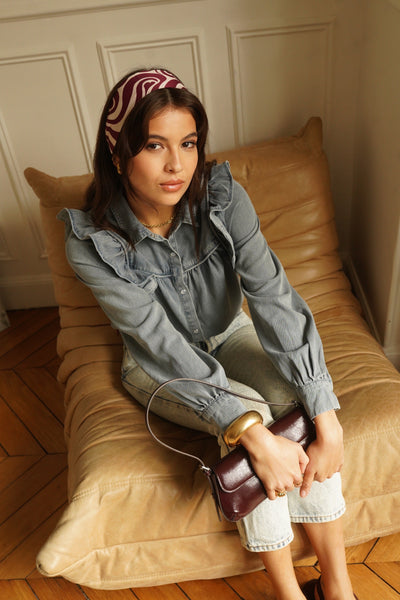 Sabina – Bluzka damska w szykownym stylu jeansowym