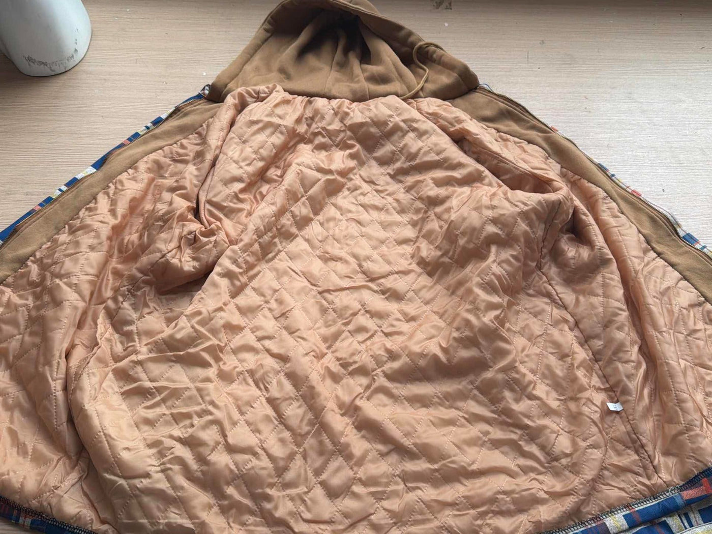 Emil – Męska kamizelka patchworkowa w kratę